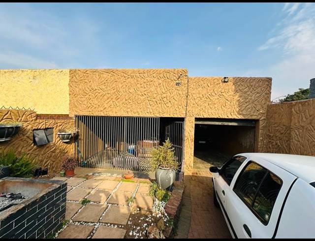 3 BEDROOM HOUSE FOR SALE IN ELSBURG